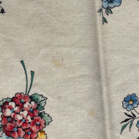 4 VTG Cloth Napkins Cream Yellow Red Floral Upcycle Crafting STAINS - Picture 8 of 8
